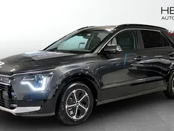 Grå (grey) Ny 2025 Kia Niro Advance SUV | 367 600 kr (Superpris)