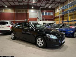 Svart Begagnad 2015 Volvo V40 Kombi | 99 900 kr (Marknadspris)