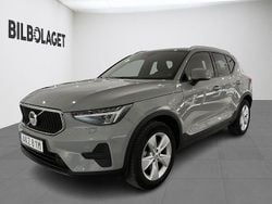 Grå Begagnad 2023 Volvo XC40 Core SUV | 349 800 kr (Marknadspris)