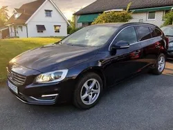 Blå Begagnad 2018 Volvo V60 Momentum Kombi | 219 000 kr (Marknadspris)