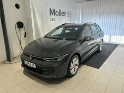 Grå (dolphin grey metallic) Begagnad 2024 VW Golf VIII Kombi | 304 900 kr (Bra pris)