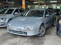 Ljusgrå Begagnad 1996 Mazda 3 Halvkombi | 16 999 kr
