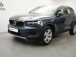 Mörkblå Begagnad 2022 Volvo XC40 Momentum SUV | 299 900 kr (Marknadspris)