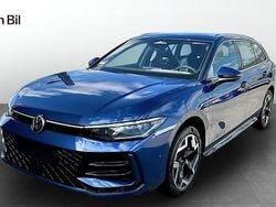 Blå Begagnad 2024 VW Passat R-line Kombi | 509 500 kr