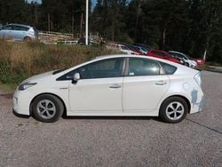 Vit Begagnad 2012 Toyota Prius Plug-in Hybrid Halvkombi | 99 500 kr (Marknadspris)