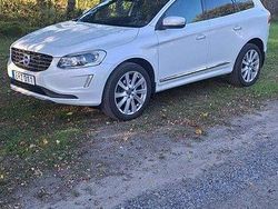 Vit Begagnad 2015 Volvo XC60 Summum SUV | 159 000 kr (Marknadspris)