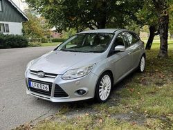 Grå Begagnad 2011 Ford Focus Halvkombi | 44 900 kr (Bra pris)