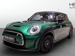 Grön (green) Begagnad 2022 Mini Cooper SE Halvkombi | 224 700 kr (Marknadspris)