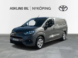 Mörkgrå (grå) Begagnad 2023 Toyota Proace City Van | 359 000 kr (Marknadspris)