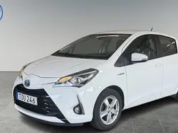 Vit Begagnad 2018 Toyota Yaris Hybrid Active Halvkombi | 149 900 kr (Bra pris)