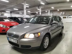 Grå Begagnad 2006 Volvo V50 Kinetic Kombi | 29 900 kr (Marknadspris)