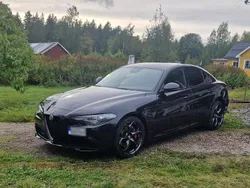 Svart Begagnad 2019 Alfa Romeo Giulia Tech Edition Sedan | 279 900 kr