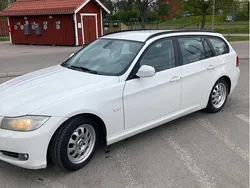 Vit Begagnad 2011 BMW 320 Comfort Edition Kombi | 60 000 kr (Bra pris)