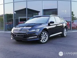 Svart Begagnad 2020 Skoda Superb Business Line Kombi | 279 900 kr (Marknadspris)
