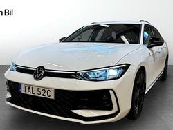 Vit (pure white) Begagnad 2024 VW Passat R-line Kombi | 454 900 kr