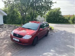 Röd Begagnad 2003 Toyota Corolla Kombi | 35 000 kr (Marknadspris)