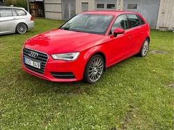Röd Begagnad 2014 Audi A3 Sportback Attraction Halvkombi | 95 000 kr (Marknadspris)