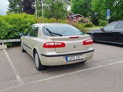 Grön Begagnad 2004 Renault Laguna II Expression Halvkombi | 31 000 kr