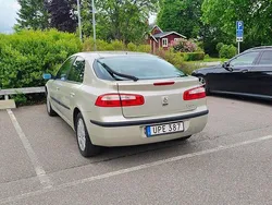 Grön Begagnad 2004 Renault Laguna II Expression Halvkombi | 31 000 kr
