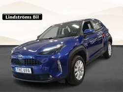 Mörkblå (blå) Begagnad 2022 Toyota Yaris Cross Active SUV | 264 900 kr (Marknadspris)