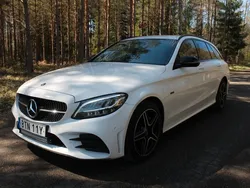 Vit Begagnad 2020 Mercedes C300e AMG line Kombi | 249 000 kr (Marknadspris)