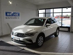 Vit Begagnad 2023 VW Tiguan Elegance SUV | 379 900 kr (Marknadspris)