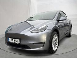 Grå Begagnad 2024 Tesla Model Y SUV | 369 000 kr (Bra pris)