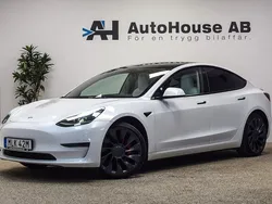 Vit Begagnad 2022 Tesla Model 3 Performance Sedan | 359 000 kr (Marknadspris)