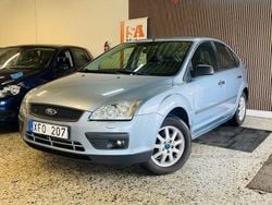 Blå Begagnad 2006 Ford Focus Halvkombi | 23 900 kr (Marknadspris)