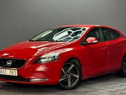 Röd Begagnad 2013 Volvo V40 Kombi | 69 900 kr (Marknadspris)