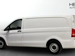 Vit (white) Begagnad 2021 Mercedes Vito Minibuss | 369 900 kr (Marknadspris)