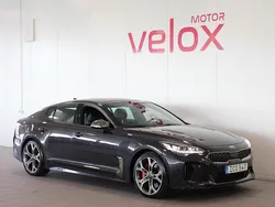 Grå Begagnad 2017 Kia Stinger 3 Halvkombi | 319 900 kr (Marknadspris)