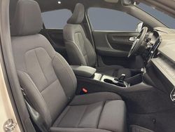 Vit Begagnad 2025 Volvo EC40 Plus SUV | 459 000 kr (Dyr)