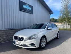 Vit Begagnad 2012 Volvo V60 R-Design Kombi | 99 900 kr (Marknadspris)