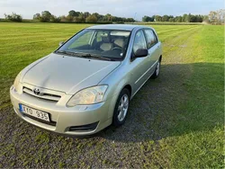 Silver Begagnad 2006 Toyota Corolla Halvkombi | 40 000 kr (Marknadspris)