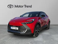 Röd Ny 2025 Toyota C-HR Style SUV | 369 900 kr (Marknadspris)