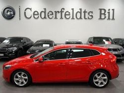 Röd Begagnad 2014 Volvo V40 Momentum Halvkombi | 159 900 kr (Marknadspris)