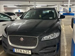 Svart Begagnad 2017 Jaguar F-Pace SUV | 243 000 kr (Marknadspris)
