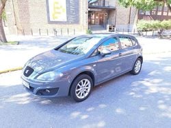 Grå Begagnad 2010 Seat Leon Halvkombi | 49 900 kr (Marknadspris)