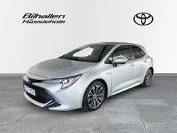 Silver Begagnad 2019 Toyota Corolla Hybrid Style Halvkombi | 219 900 kr (Marknadspris)