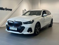 Vit Begagnad 2024 BMW 520 M Sport Kombi | 599 900 kr (Dyr)