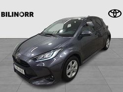 Mörkgrå Begagnad 2024 Toyota Yaris Hybrid Active Halvkombi | 249 900 kr (Marknadspris)