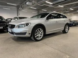 Silver Begagnad 2016 Volvo V60 CC Summum Kombi | 199 900 kr (Lite dyr)