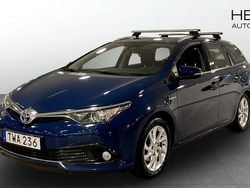 Mörkblå (blue) Begagnad 2018 Toyota Auris Hybrid Kombi | 129 900 kr (Superpris)