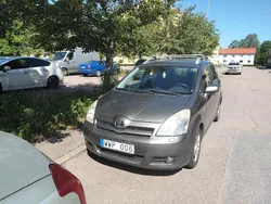 Grå Begagnad 2005 Toyota Corolla Verso Minibuss | 50 000 kr (Marknadspris)