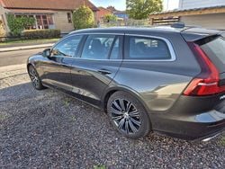Grå Begagnad 2021 Volvo V60 Kombi | 300 000 kr (Marknadspris)