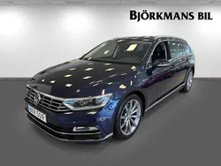 Mörkblå (mblå) Begagnad 2017 VW Passat R-line Kombi | 244 900 kr (Marknadspris)