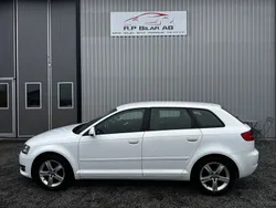 Vit Begagnad 2012 Audi A3 Sportback Attraction Halvkombi | 79 000 kr (Marknadspris)
