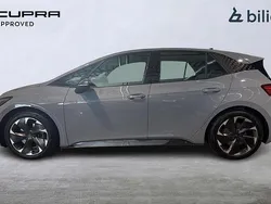 Ljusgrå (grå) Begagnad 2023 Cupra Born e-Boost Halvkombi | 279 900 kr (Marknadspris)
