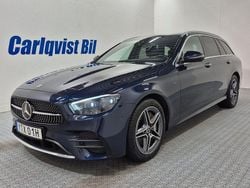 Mörkblå (cavansitblå metallic) Begagnad 2021 Mercedes E300 AMG Kombi | 395 000 kr (Marknadspris)